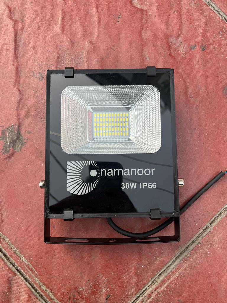 پروژکتور ۳۰وات سری طلای نما نور پروژکتور ال ای دی SMD سری طلایی 30 وات نمانور